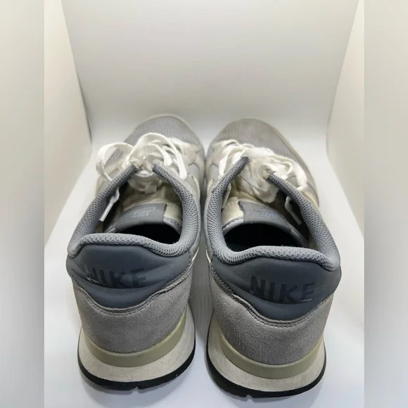 Nike Internationalist - Grey with White - 9.0M - Picture 5 of 6